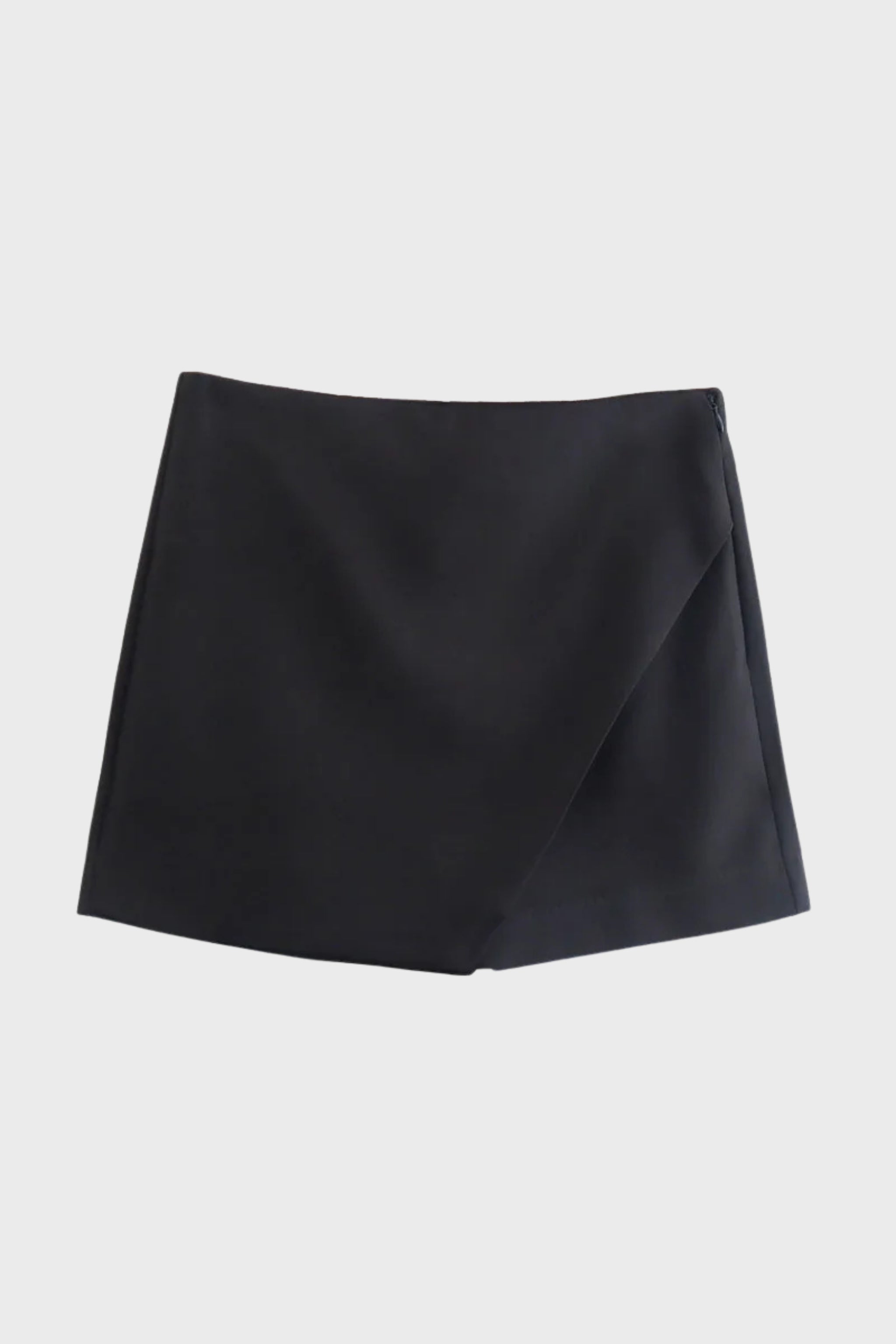 Jade Short - trendy high-waist women's shorts with a versatile design.