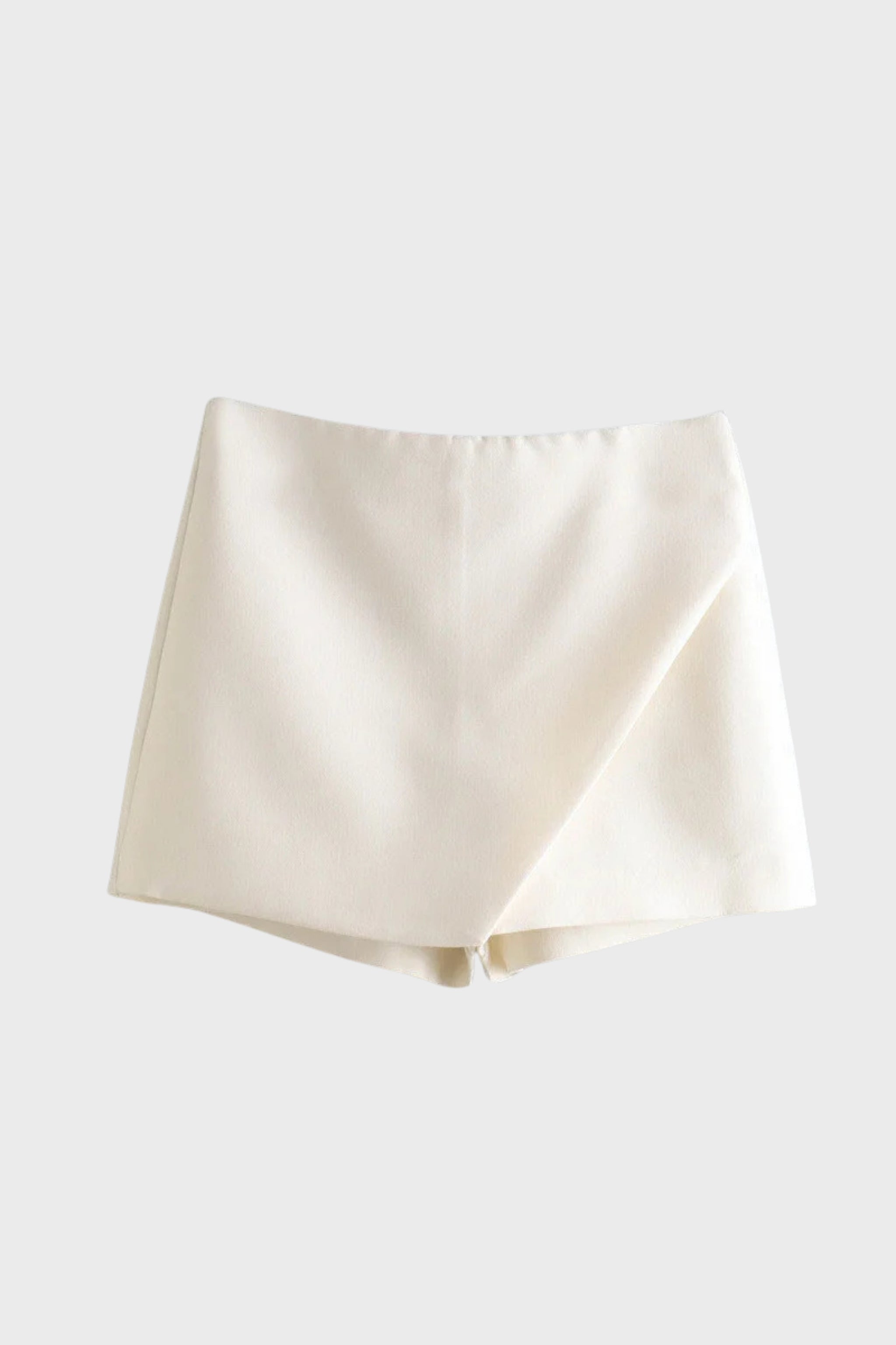 Jade Short - trendy high-waist women's shorts with a versatile design.